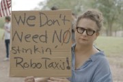 八字测试特斯拉在得州奥斯汀遭遇抗议活动：反对马斯克Robotaxi计划